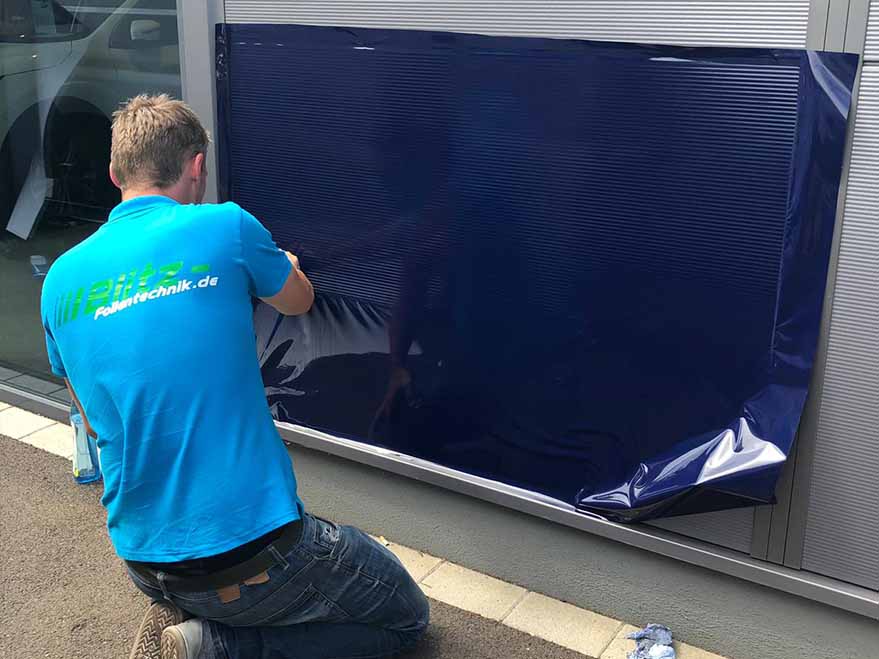 Fensterrahmen Bekleben Oder Folieren Lassen Blitz Folientechnik Gmbh