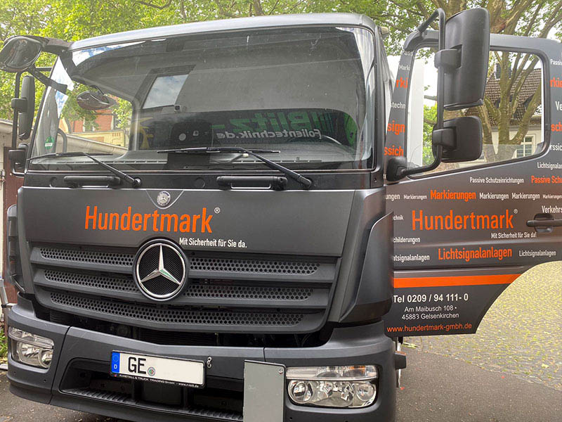 Hundertmark GmbH Gelsenkirchen Mercedes Atego Fahrerhaus Beschriftung